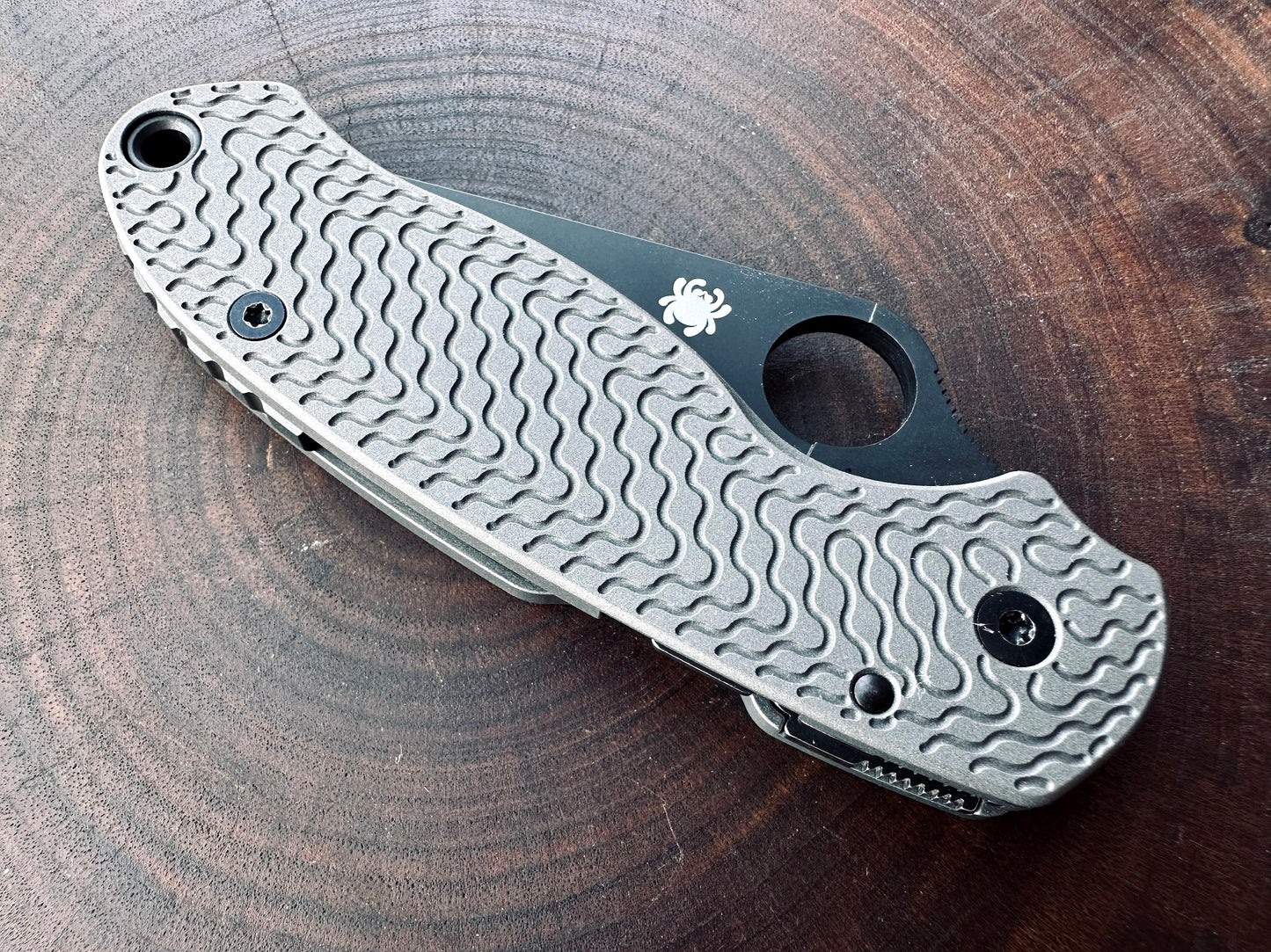 Titanium Critter Scales for Spyderco Para 3