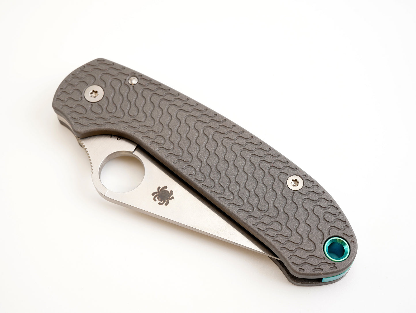 Titanium Critter Scales for Spyderco Para 3 - Skinny
