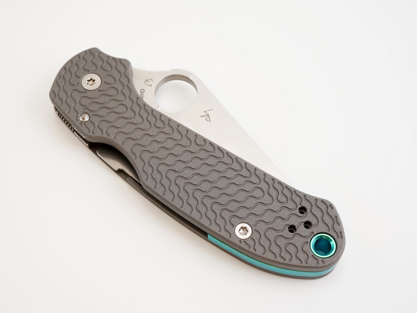 Titanium Critter Scales for Spyderco Para 3 - Skinny