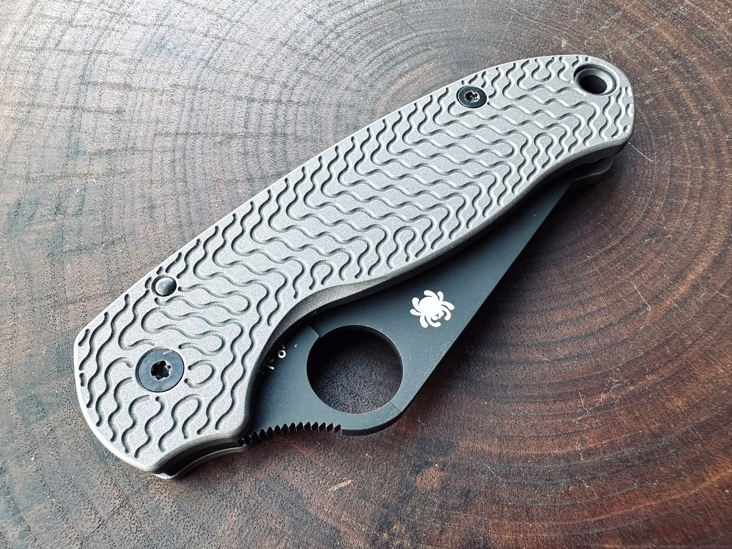 Titanium Critter Scales for Spyderco Para 3