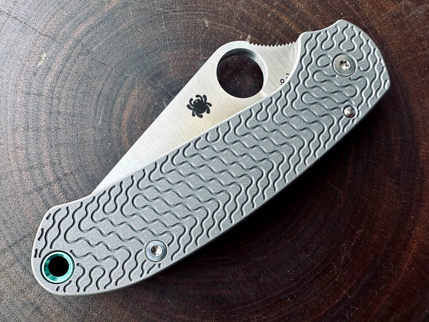Titanium Critter Scales for Spyderco Para 3 - Skinny
